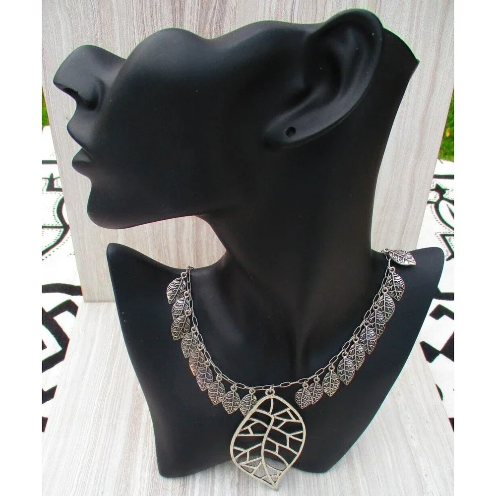 Jessica Simpson Matte Silver-Tone Leaf Necklace 16" - Picture 2 of 10